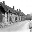 Hampton Lucy.  Thatched cottages