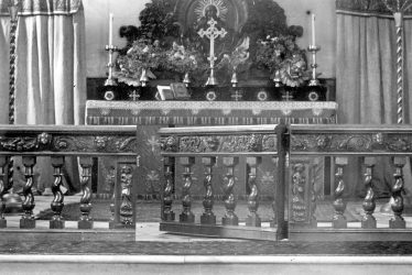 Grendon.  Church, altar