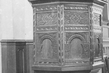 Grendon.  Church, pulpit