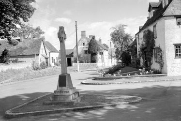 Harbury.  War memorial and Crown Inn