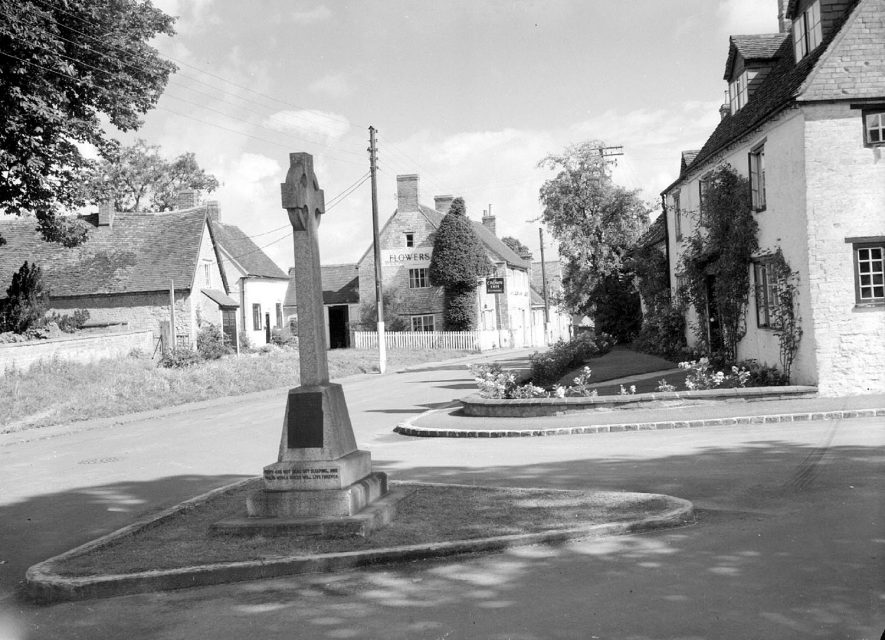 The war memorial and Crown Inn, Harbury.  September 20th 1956 |  IMAGE LOCATION: (Warwickshire County Record Office)