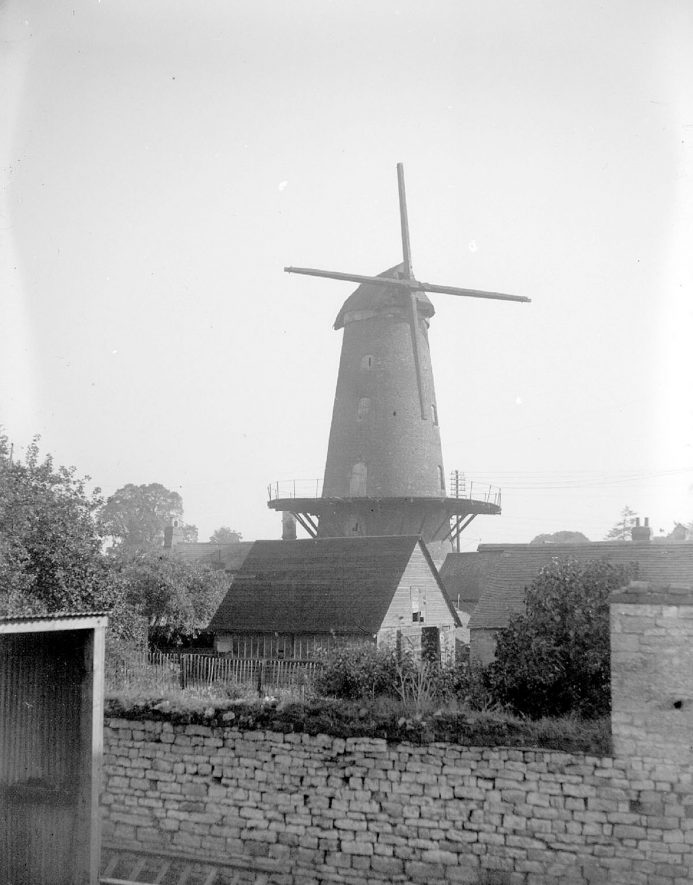 Harbury windmill.  September 1928 |  IMAGE LOCATION: (Warwickshire County Record Office)