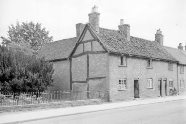 Henley in Arden.  Cottages