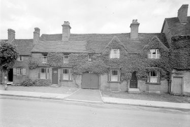 Henley in Arden.  Cottages
