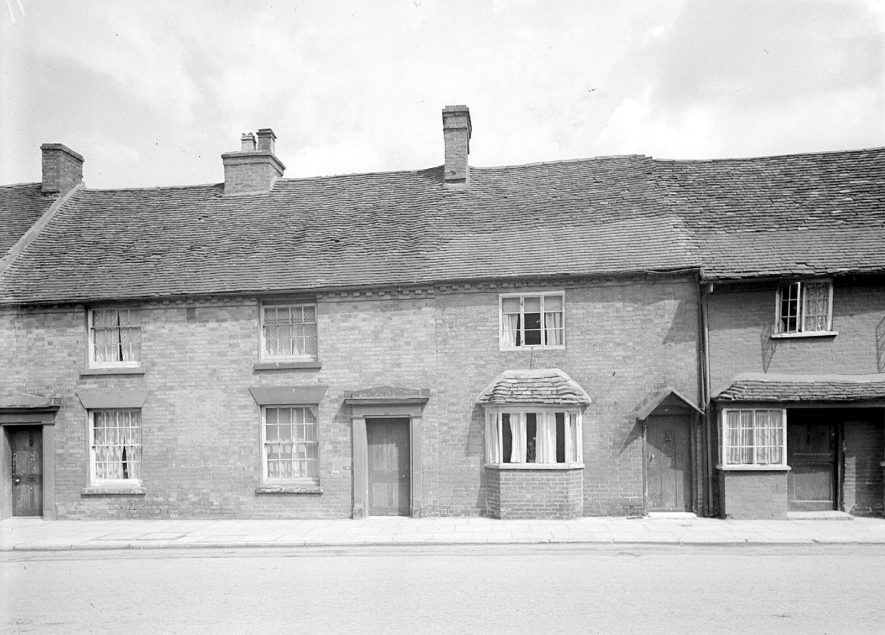 Cottages in Henley in Arden.  1944 |  IMAGE LOCATION: (Warwickshire County Record Office)