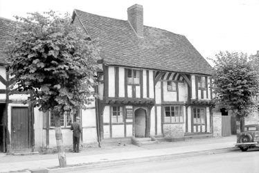 Henley in Arden.  Cottages