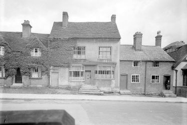 Henley in Arden.  Cottages