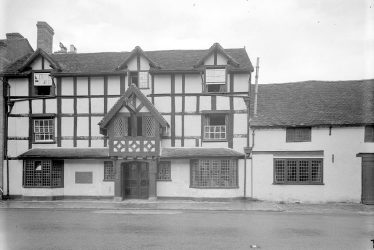 Henley in Arden.  Cottages