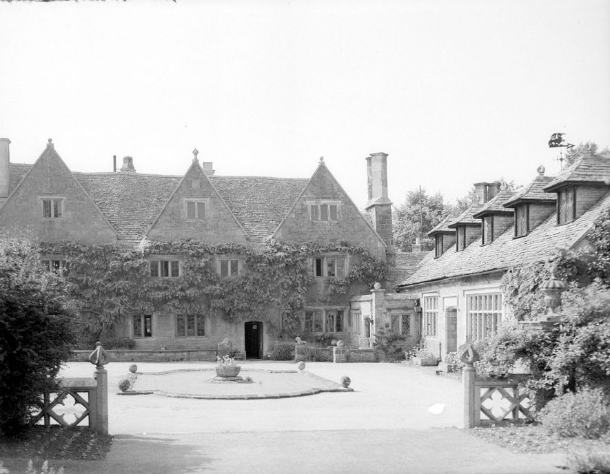 Ilmington manor house and tithe barn.  1948 |  IMAGE LOCATION: (Warwickshire County Record Office)