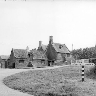 Ilmington.  Cottages at cross-roads