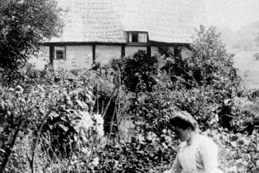 Hampton Lucy.  Avon Ford Cottage Garden