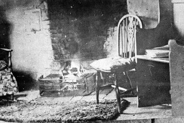 Hampton Lucy.  Interior of Avon Ford Cottage