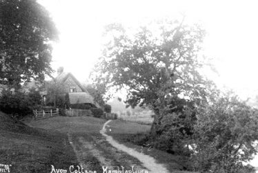 Hampton Lucy.  Avon Ford Cottage