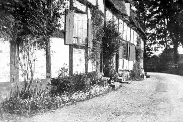 Hampton Lucy.  Snitterfield Street, no 17