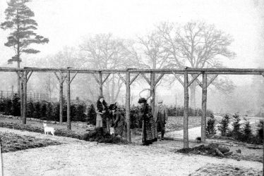 Hampton Lucy.  Garden at Ryon Hill
