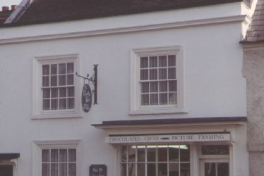 Henley in Arden.  191/193, High Street
