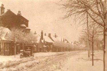 Henley in Arden.  High Street under snow
