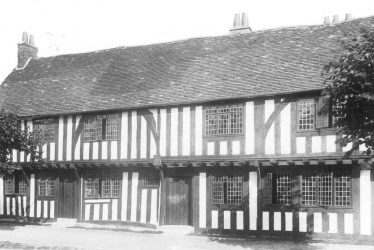 Henley in Arden.  77 High Street, St Loes