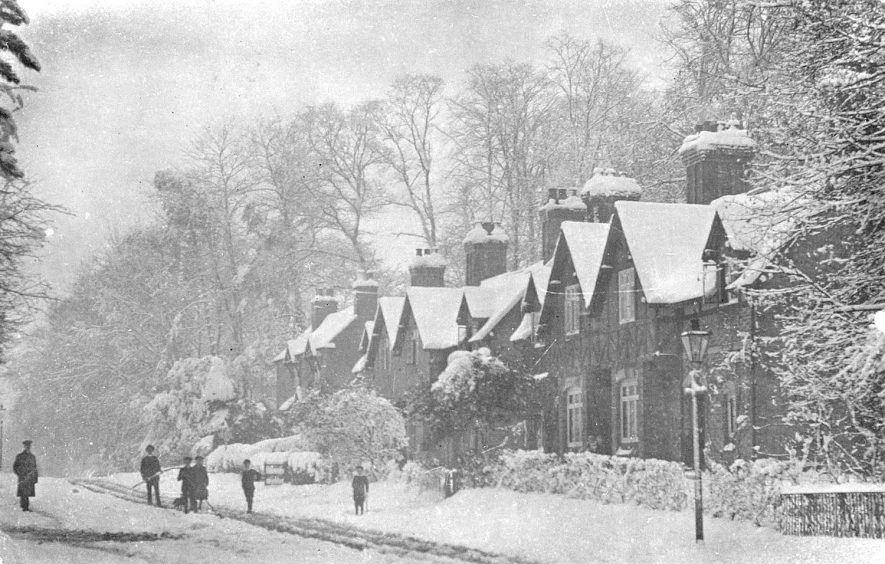 Henley in Arden under snow.  1910s |  IMAGE LOCATION: (Warwickshire County Record Office)