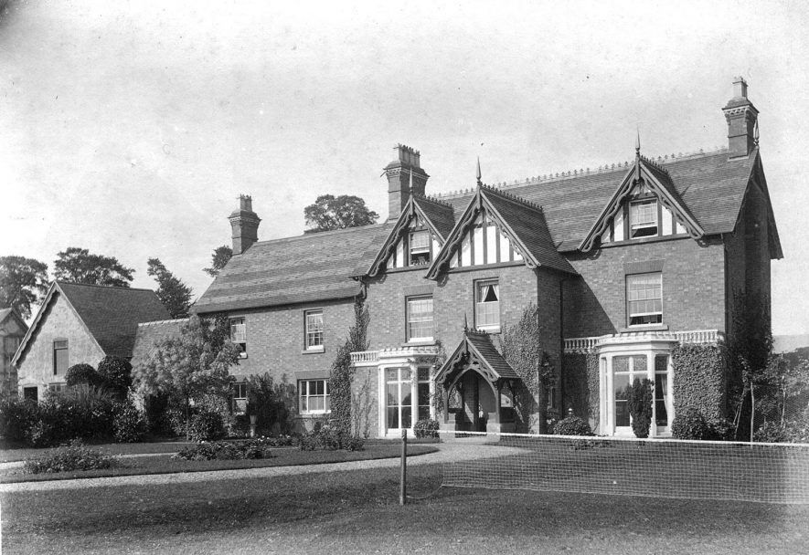 The Manor House, Dorsington. 1900s. |  IMAGE LOCATION: (Warwickshire County Record Office)