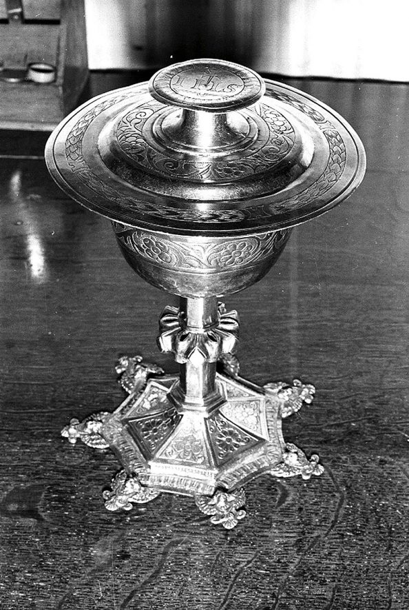A Ciborium probably belonging to St Nicholas Church, Kenilworth.  1920s |  IMAGE LOCATION: (Warwickshire County Record Office)