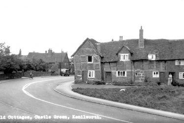 Kenilworth.  Castle Green