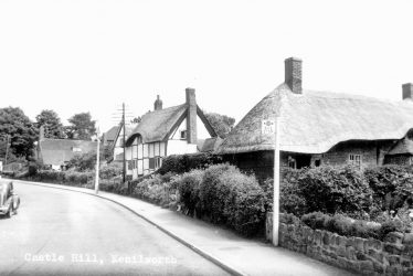 Kenilworth.  Cottages on Castle Hill