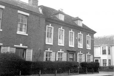 Kenilworth.  Abbey Hill