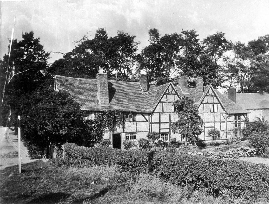 Timbered cottages in Bridge Street, Kenilworth.  1930s |  IMAGE LOCATION: (Warwickshire County Record Office)