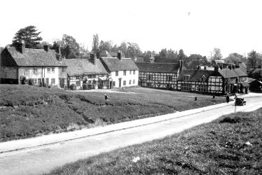 Kenilworth.  View of Castle Green
