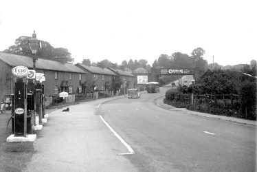 Kenilworth.  Crackley Hill, Coventry Road