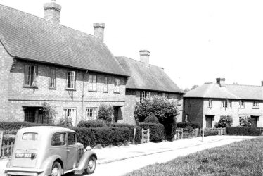 Kenilworth.  Hyde Road