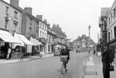 Kenilworth.  Square