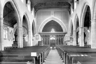 Kenilworth.  St Nicholas' Church interior