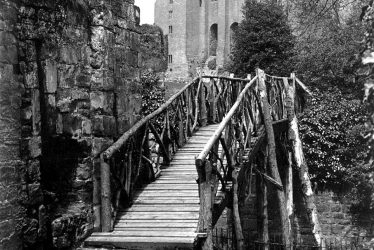 Kenilworth.  Caesar's Tower, Castle