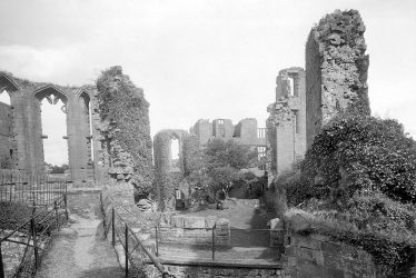 Kenilworth.  Castle