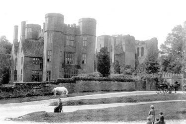 Kenilworth.  Castle gatehouse