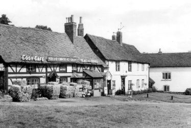 Kenilworth.  Castle Green