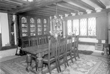 Kenilworth.  Rudfyn (now Redfern) Manor interior