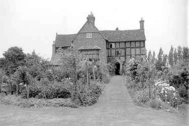Kenilworth.  Rudfyn (now Redfern) Manor and gardens