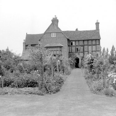 Kenilworth.  Rudfyn (now Redfern) Manor and gardens
