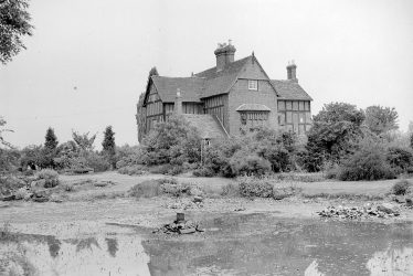 Kenilworth.  Rudfyn (now Redfern) Manor and gardens