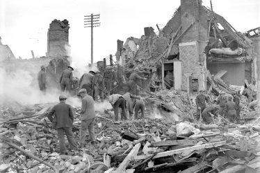 Kenilworth.  Bomb damage in Warwick Road