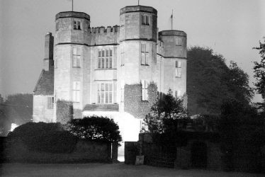 Kenilworth.  Castle Gatehouse by floodlight