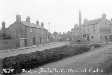 Kineton.  Banbury Street and war memorial