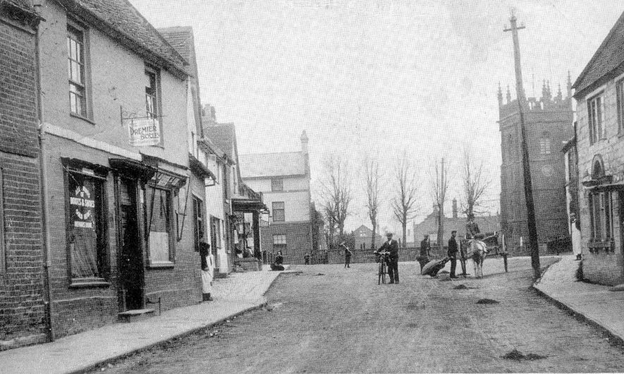 Bridge Street, Kineton, showing shop and cottages.  1905 |  IMAGE LOCATION: (Warwickshire County Record Office)