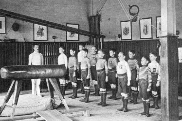 Dunchurch. Dunchurch Hall School  P.E. class