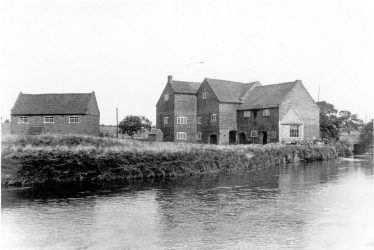 Kingsbury.  Hemlingford Mill
