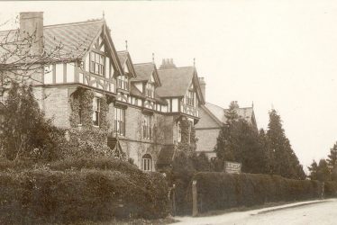 Kingswood.  Warwick Road.