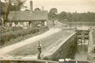 Kingswood.  Lock House and canal